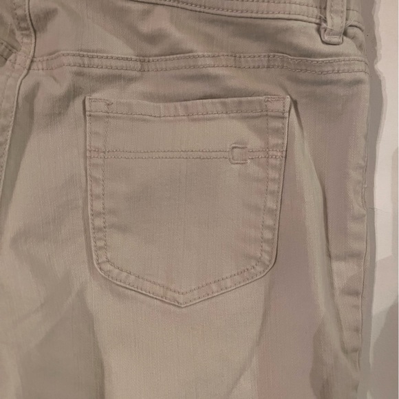 Chico’s khaki cream tan beige 5 pocket jean size 1.5 Short - Picture 3 of 5